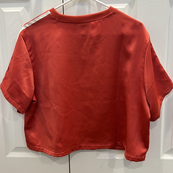 Adidas women’s polyester shirt - Picture 3 of 3